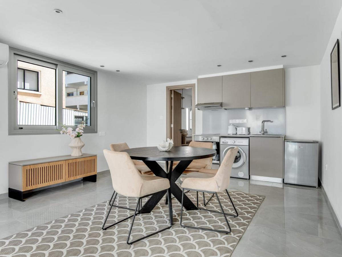 Sanders Crystal ลาร์นาคา ภายนอก รูปภาพ